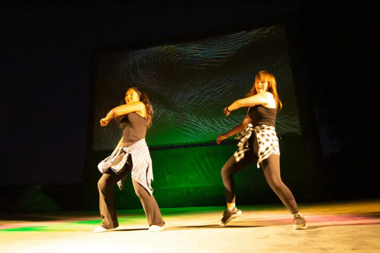 girls dancing on stage